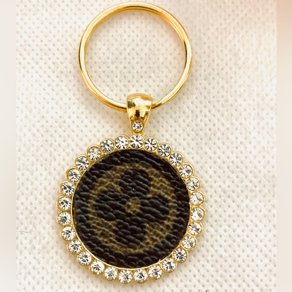 Louis Vuitton Lock, Key, Tag Bundle - Picture 11 of 13